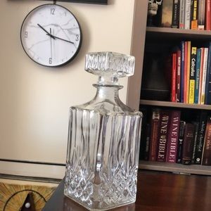 Liquor decanter with seal